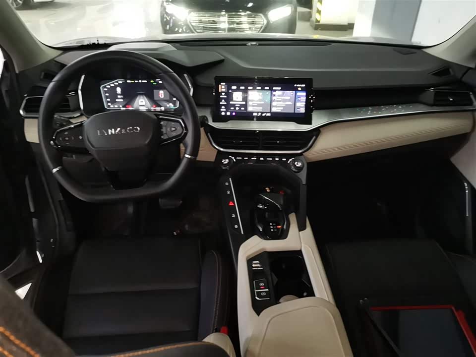 Lynk & Co 06 EM-P