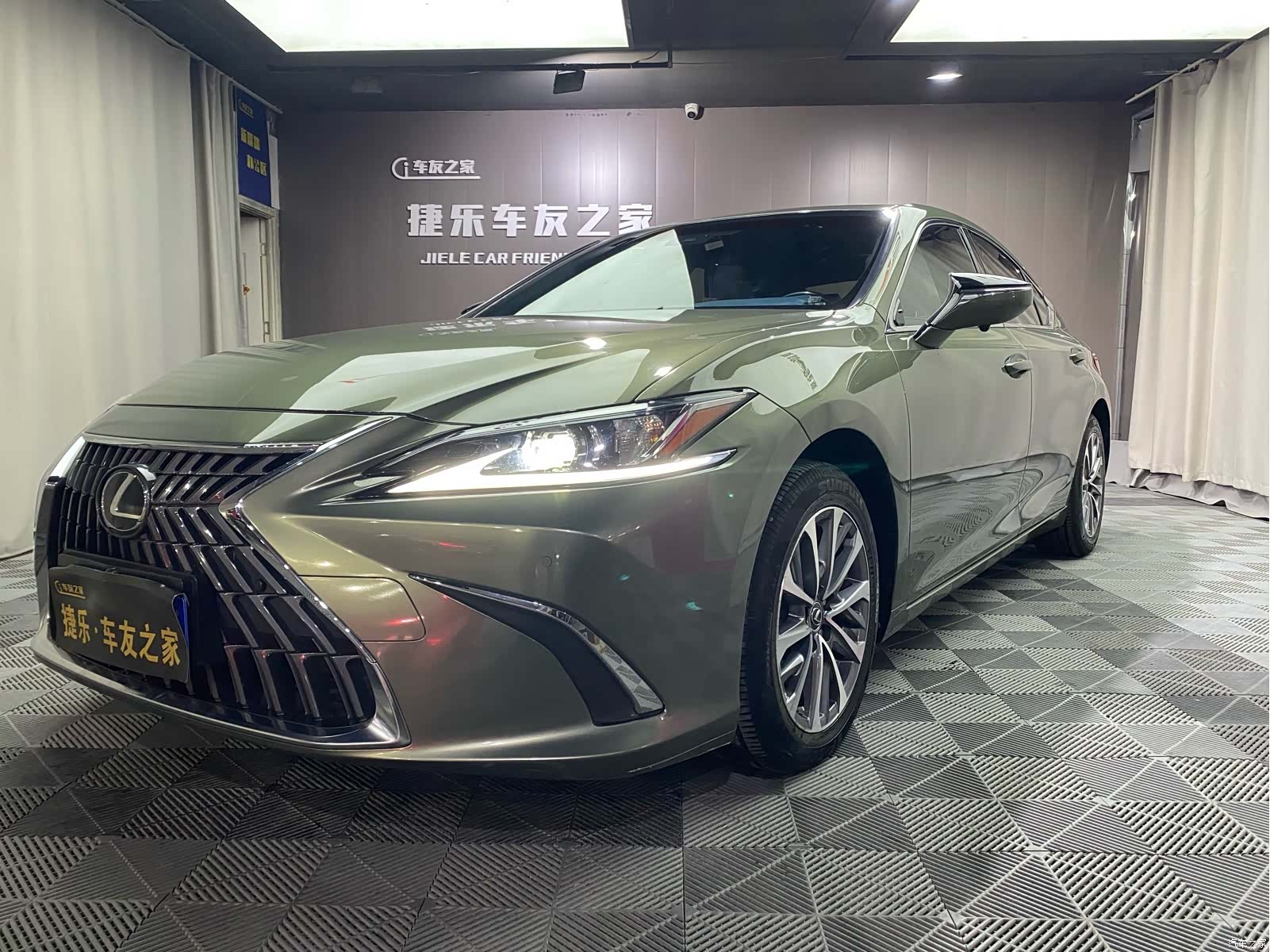 Lexus ES, 2022 1