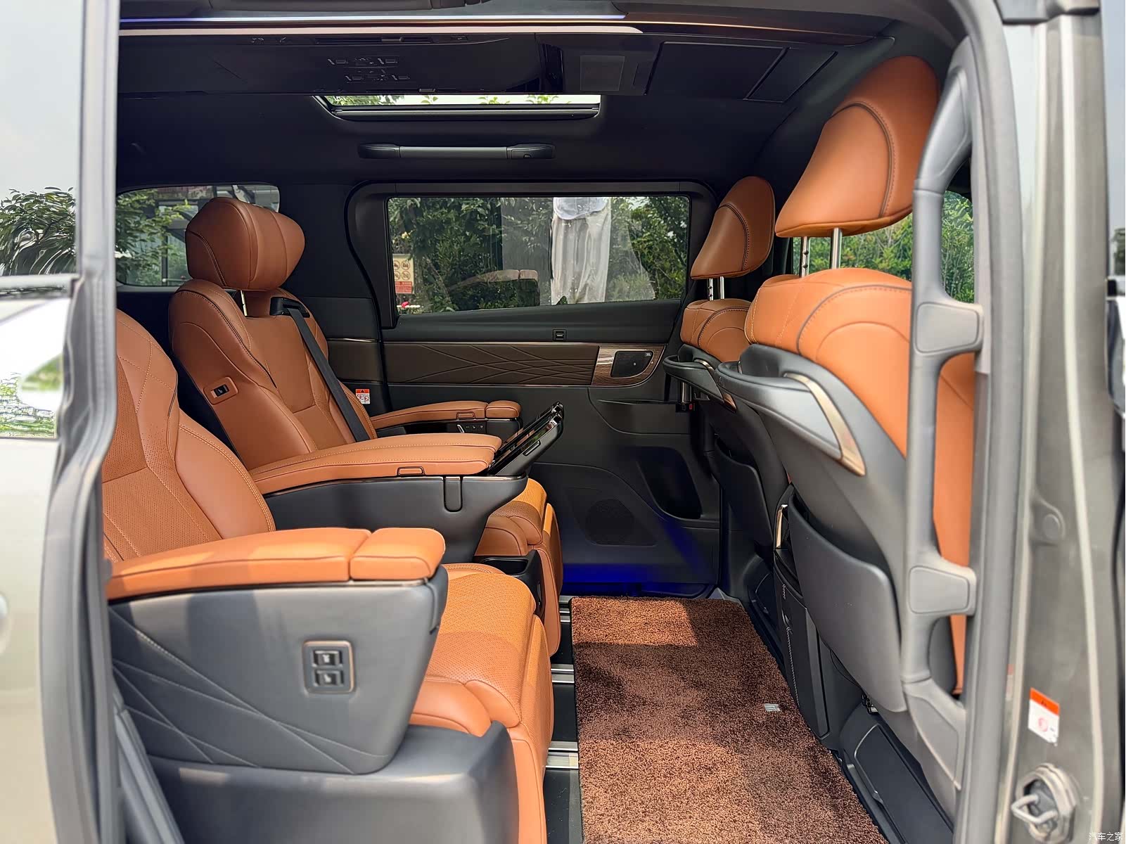 Toyota Vellfire, 2024 19