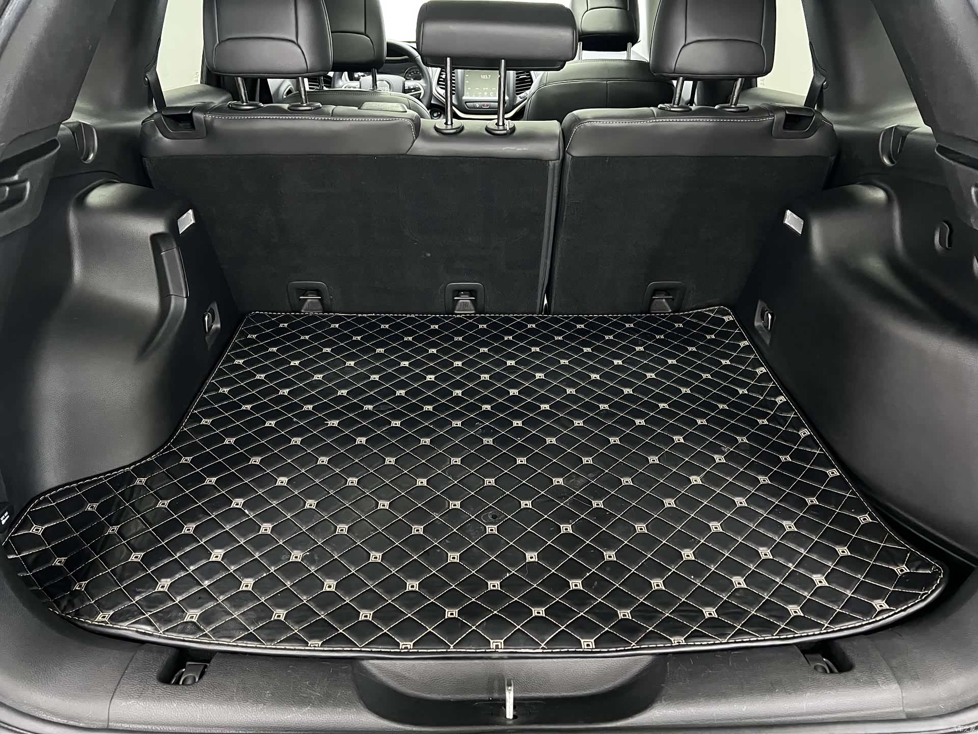 Jeep Cherokee, 2018 27