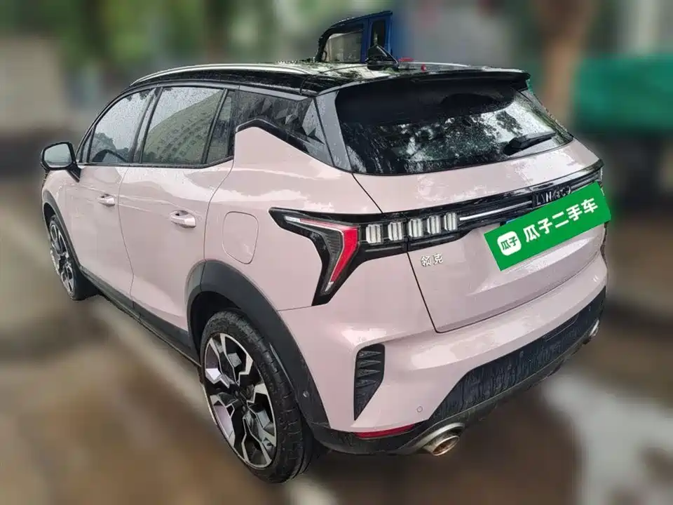 Lynk & Co 06
