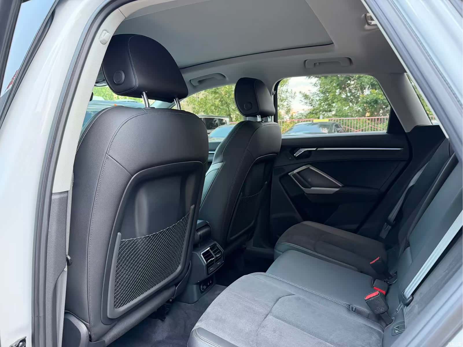 Audi Q3, 2022 10