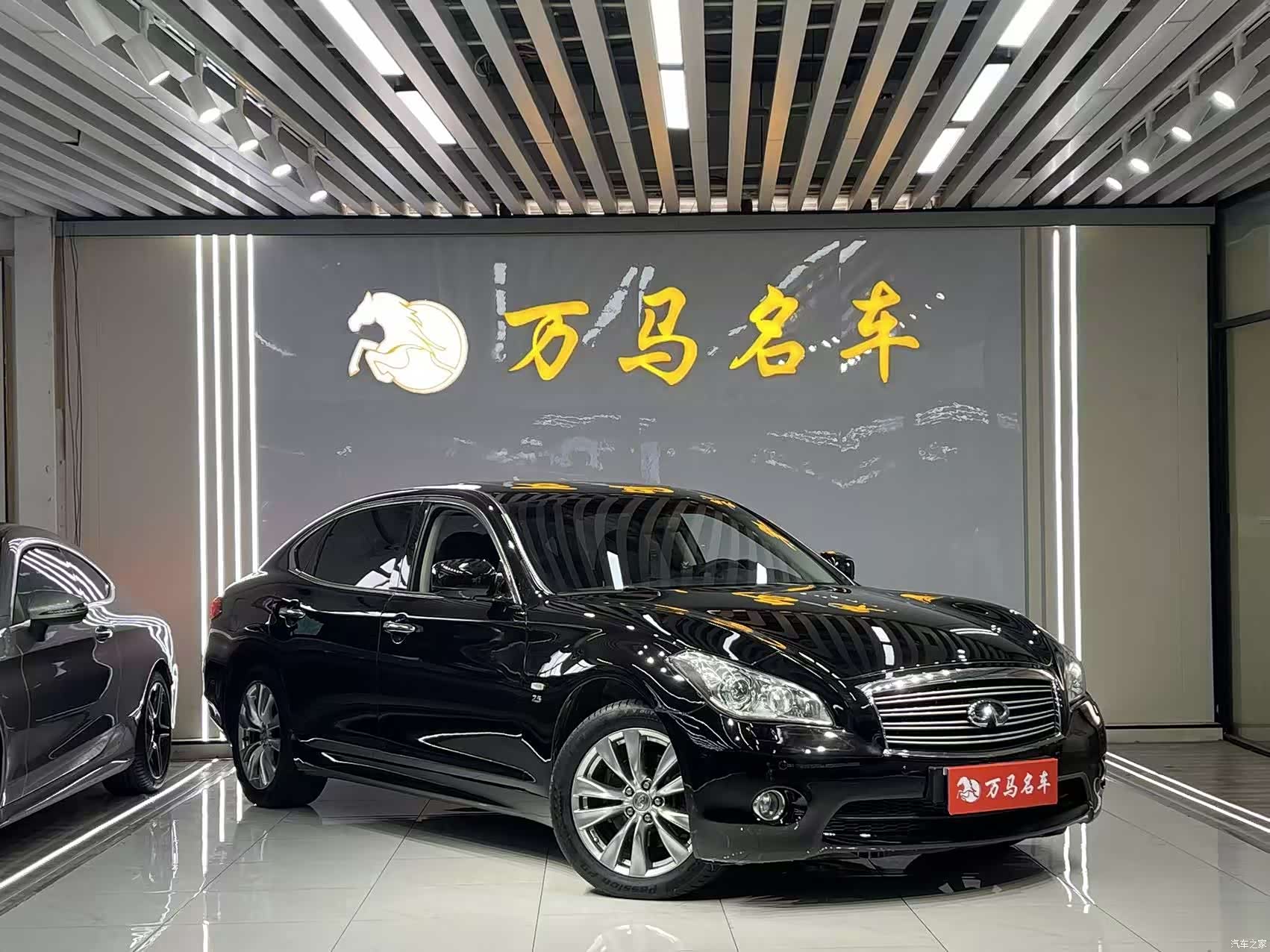 Infiniti Q70, 2014 3