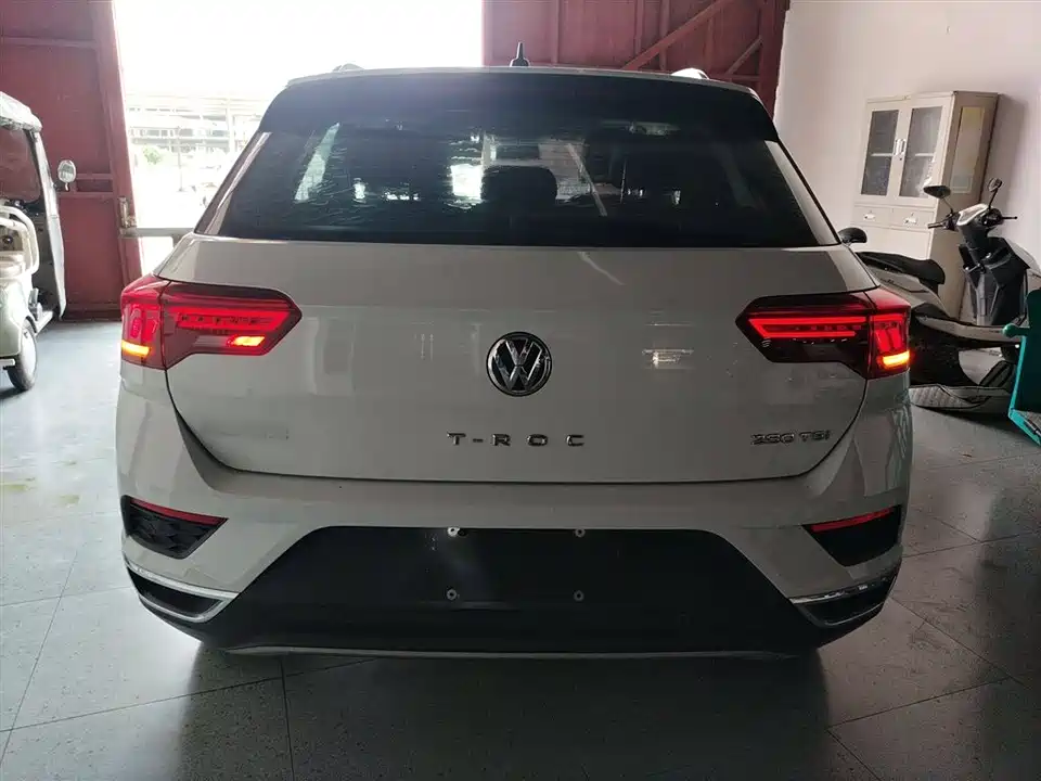 Volkswagen T-ROC exploring Songs