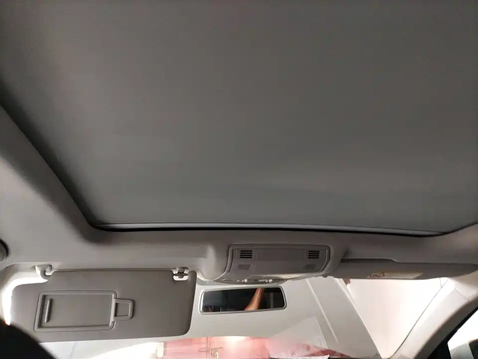 Volkswagen T-ROC exploring Songs