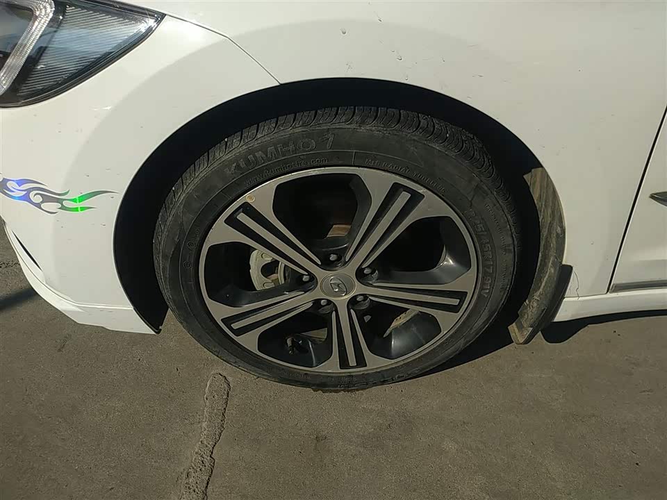 Hyundai Lead