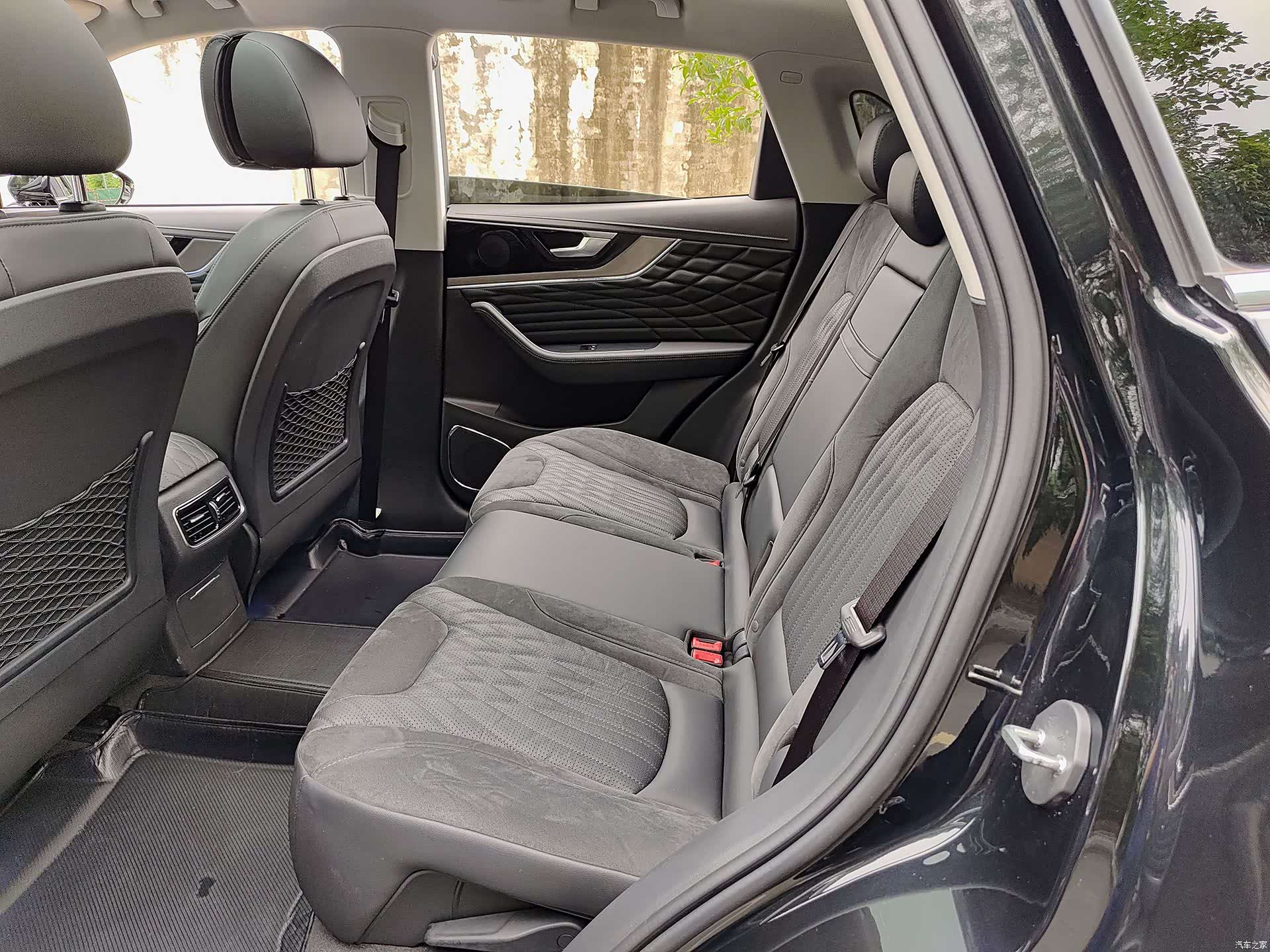 Hongqi HS5, 2023 10