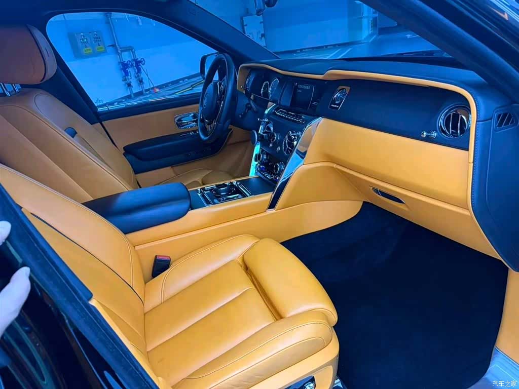 Rolls-Royce Cullinan, 2023 10