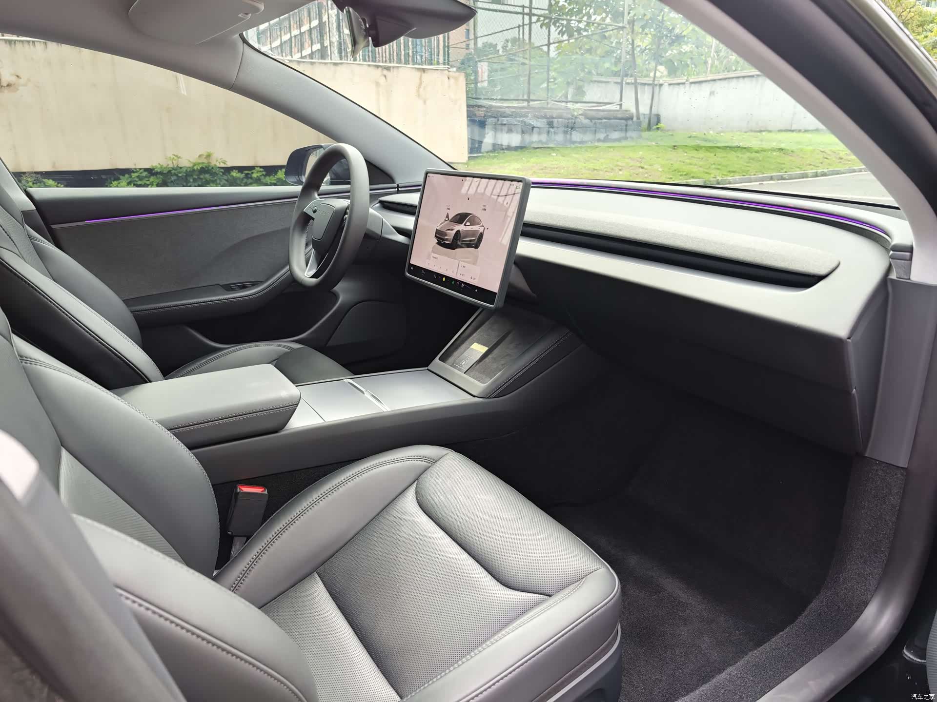 Tesla Model 3, 2025 13