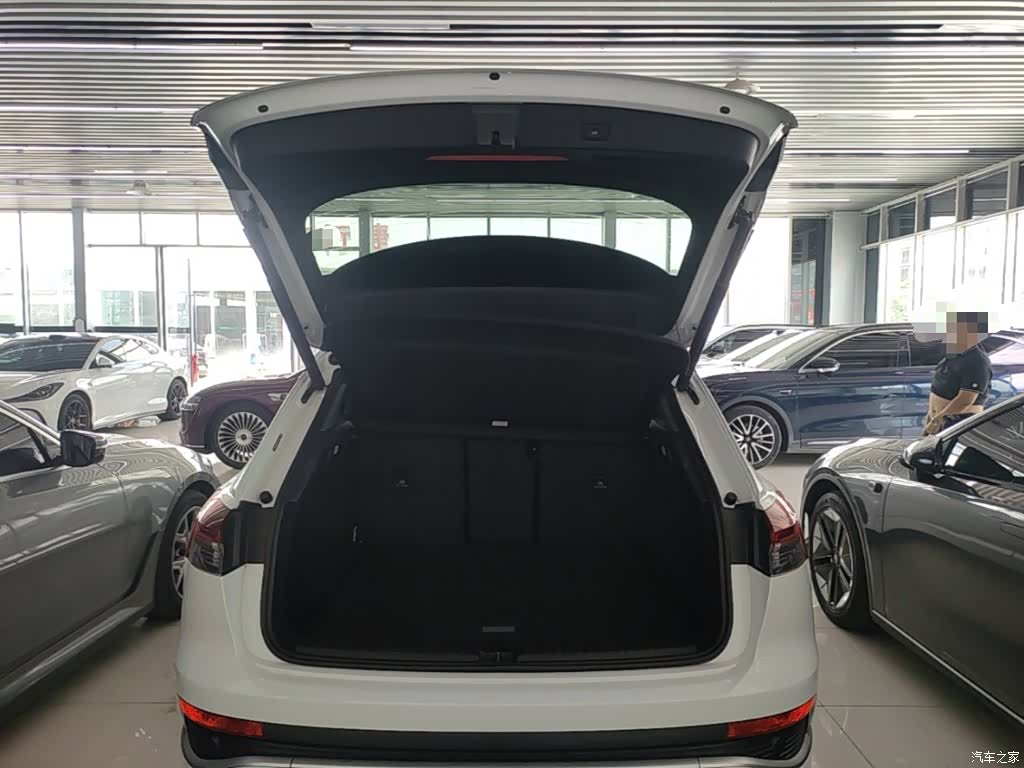 Audi Q4 e-tron, 2023 19