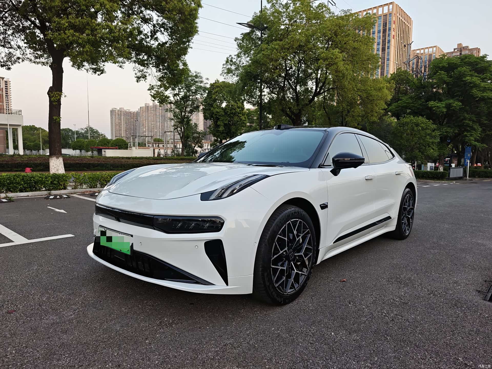 Zeekr 001