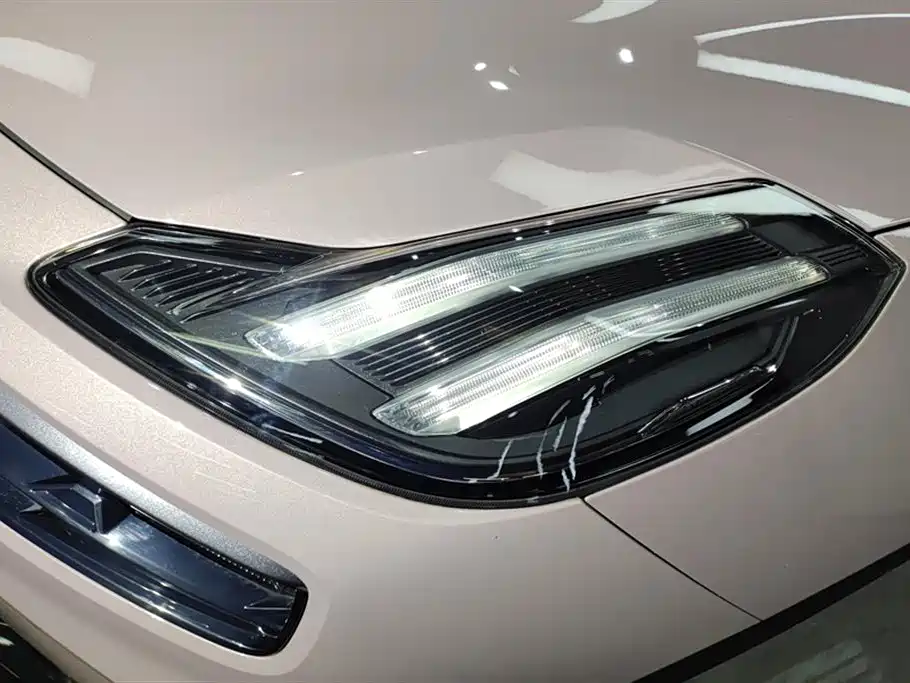 Lynk & Co 06