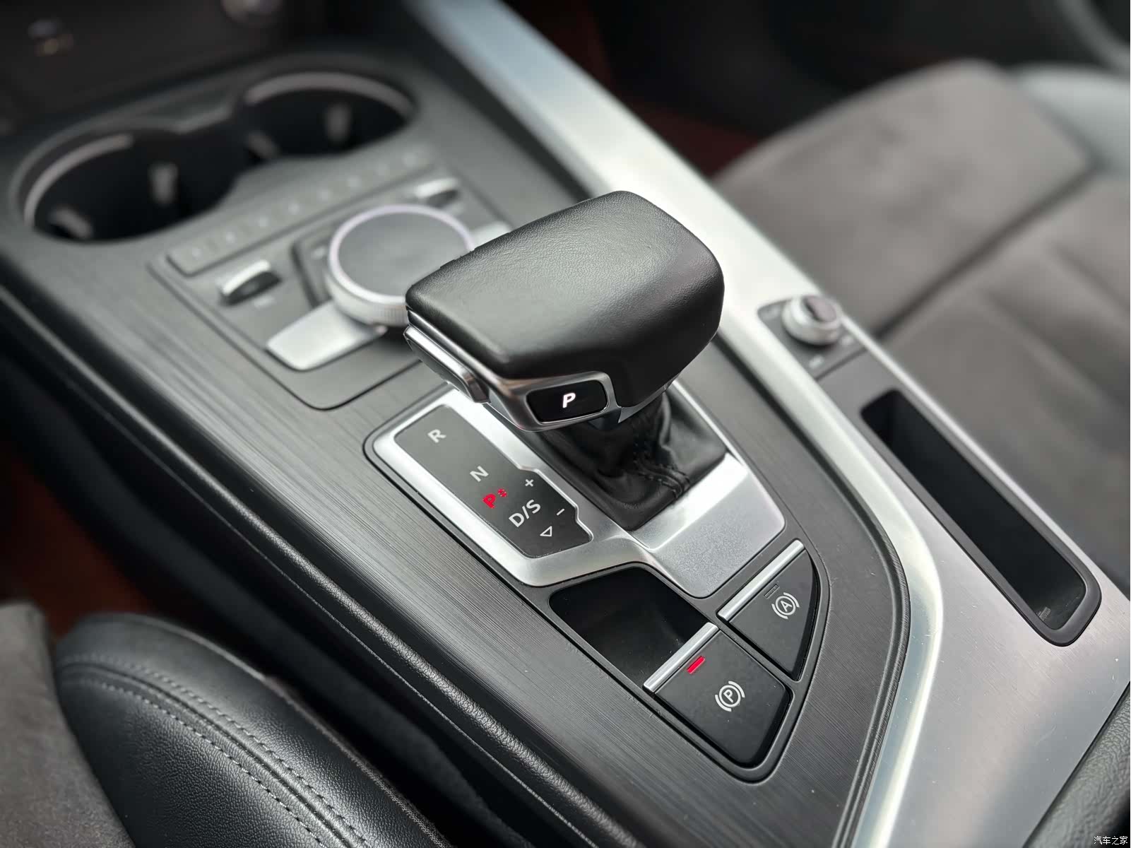 Audi A4L, 2018 24