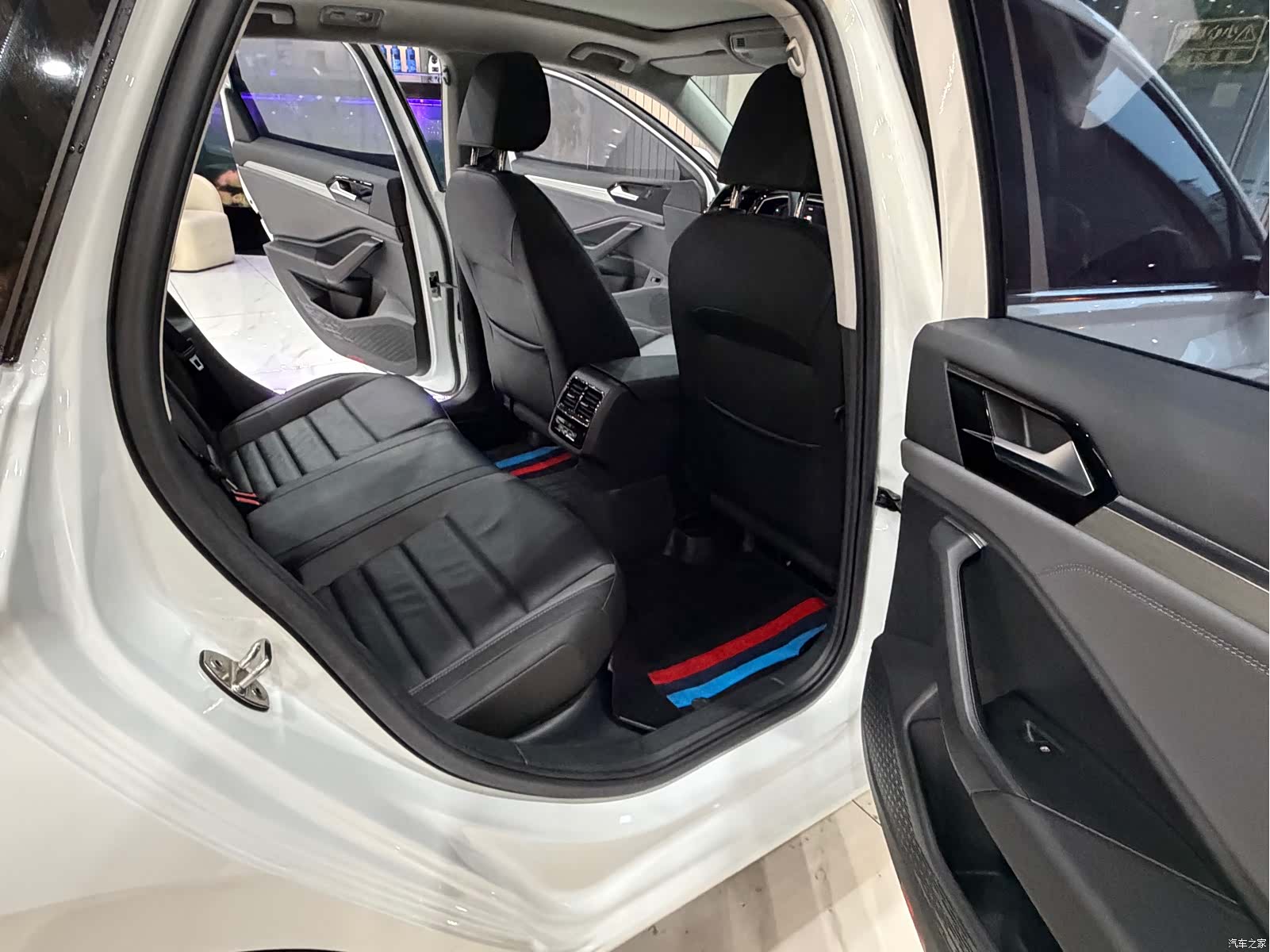 Volkswagen Sagitar, 2021 11
