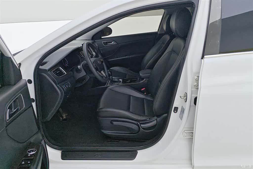 Hyundai GLS, 2016 9