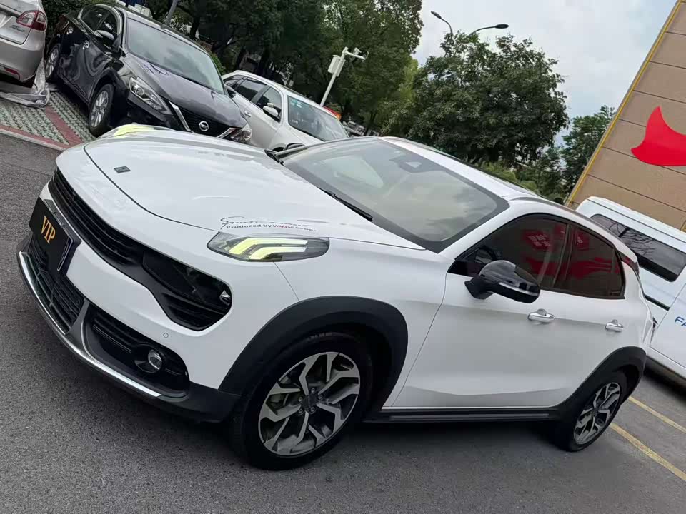 Lynk & Co 02