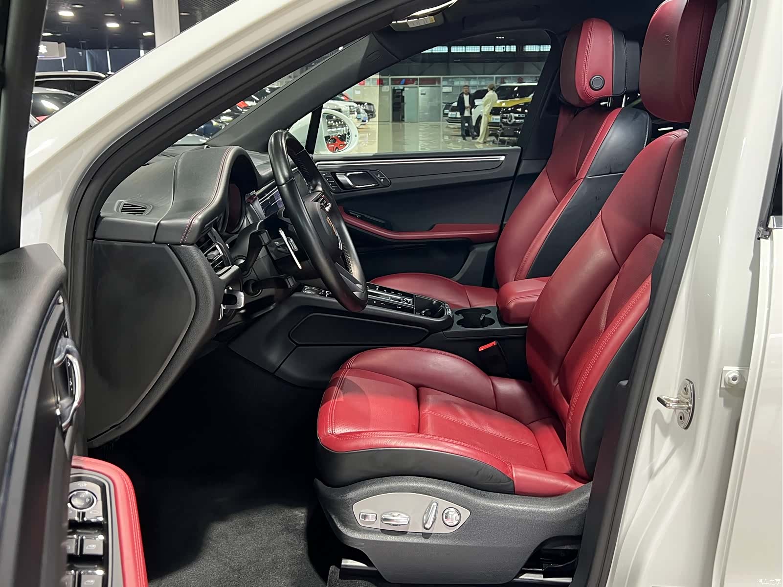 Porsche Macan, 2023 12