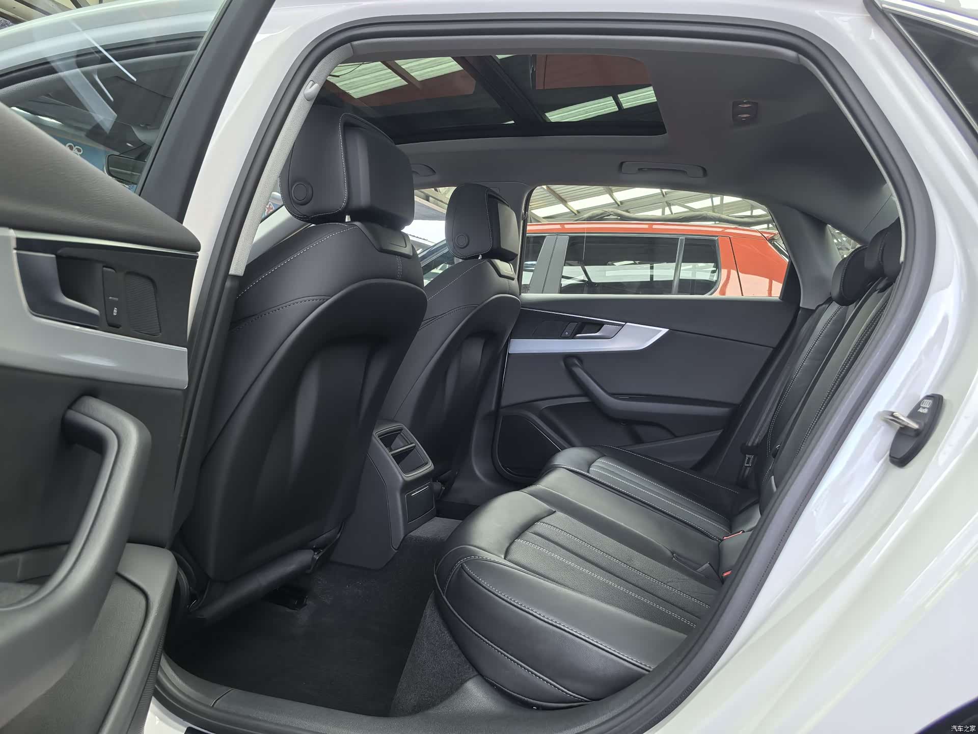 Audi A4L, 2023 все фото