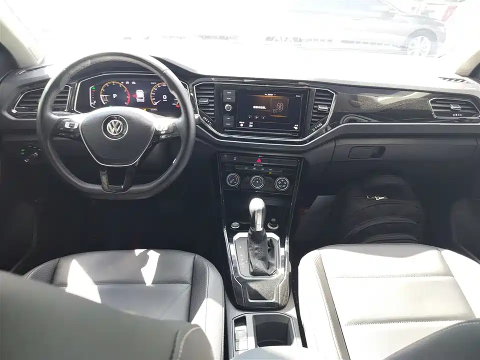 Volkswagen T-ROC exploring Songs