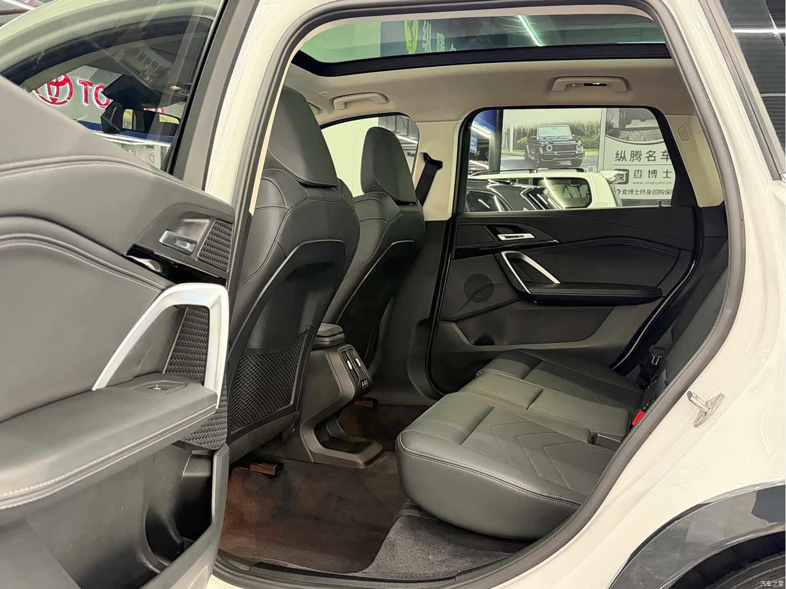 BMW X1, 2023 все фото