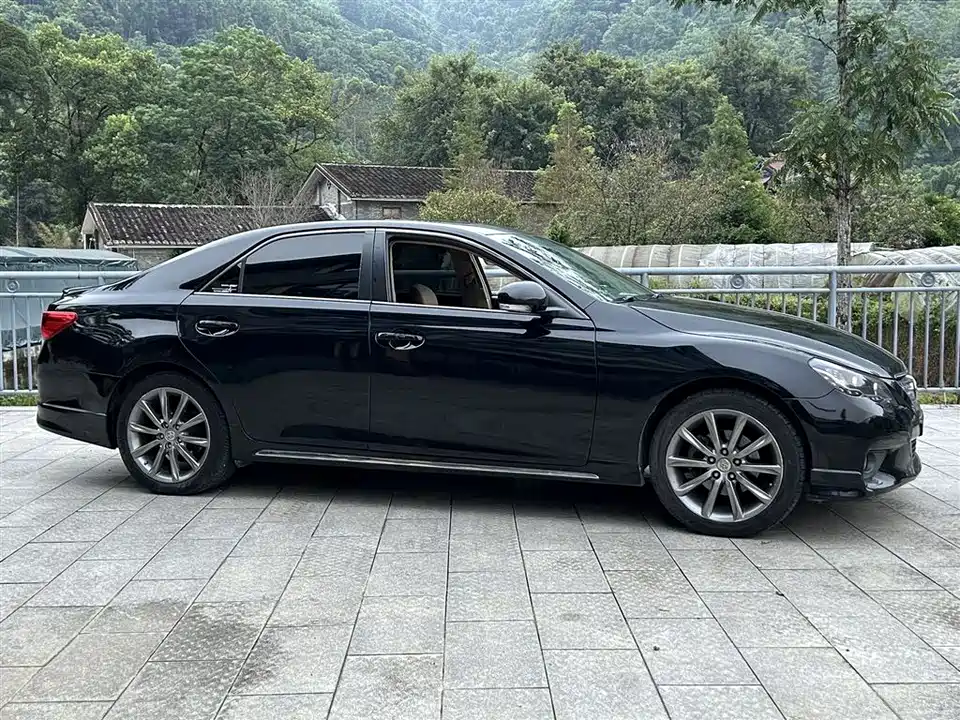 Toyota Reiz
