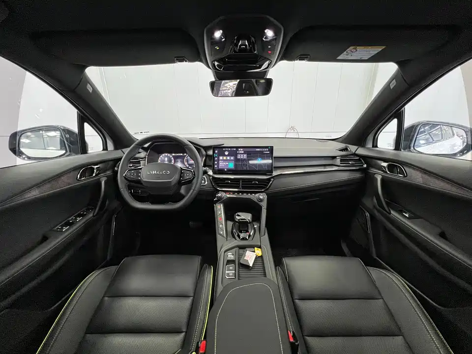 Lynk & Co 06
