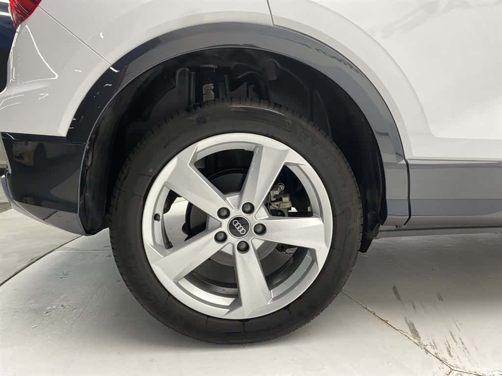 Audi Q2L, 2023 11