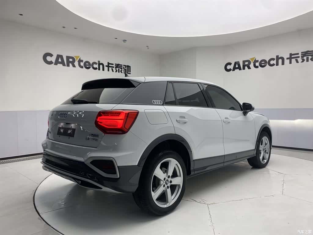 Audi Q2L, 2023 все фото