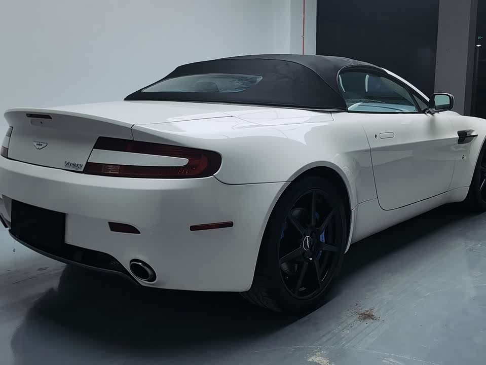 Aston Martin V8 Vantage