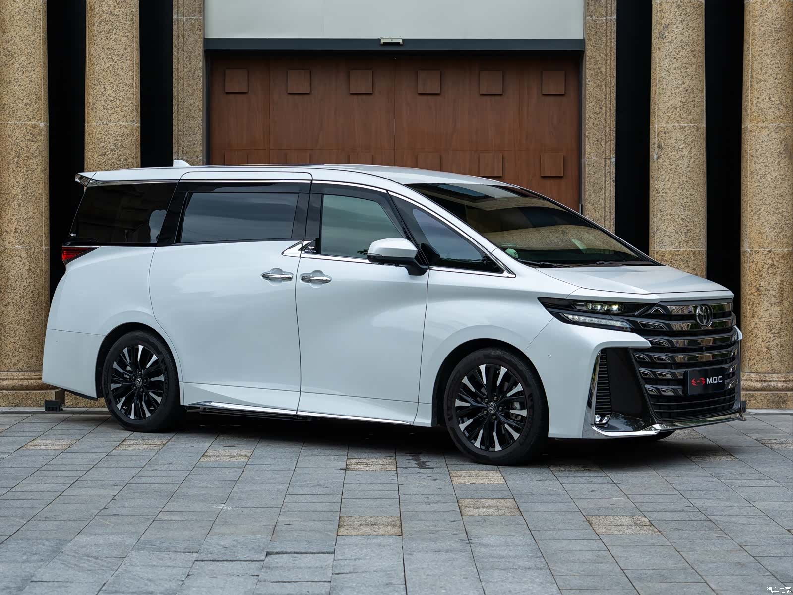 Toyota Vellfire, 2023 3