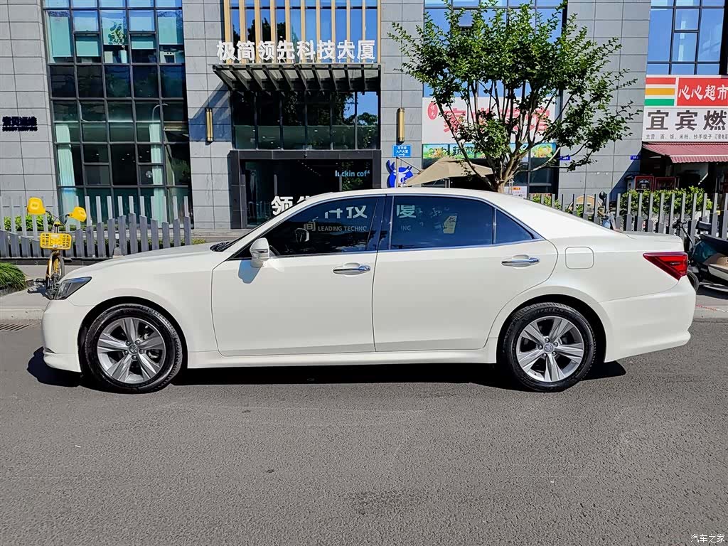 Toyota Crown, 2017 3