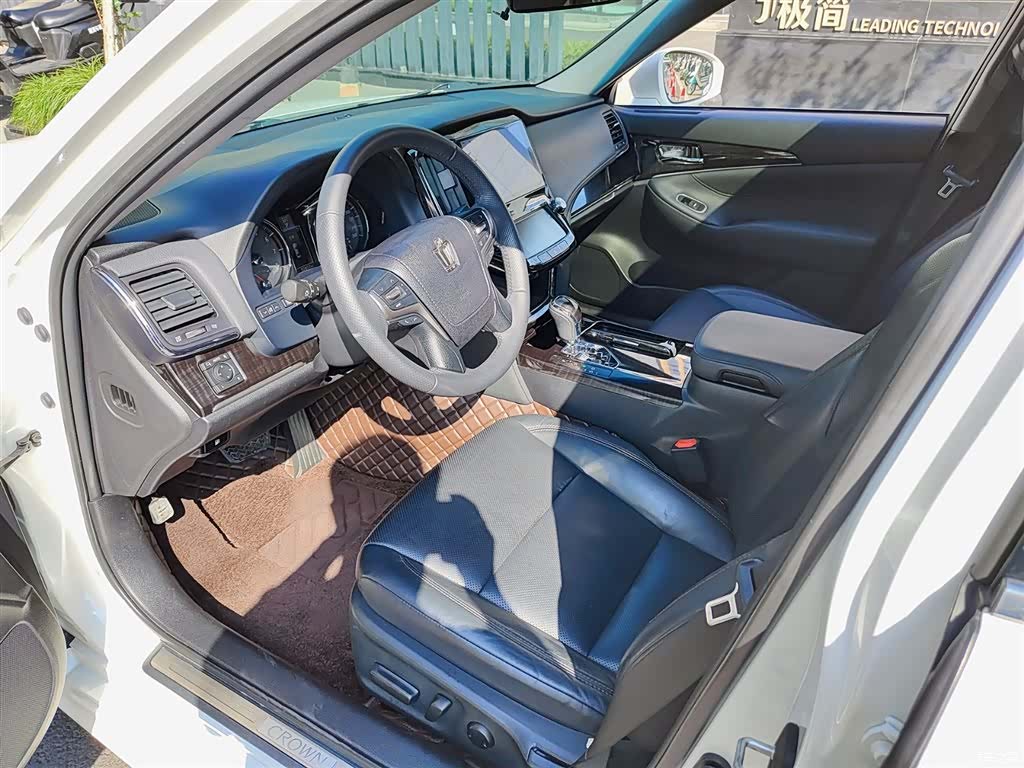 Toyota Crown, 2017 7