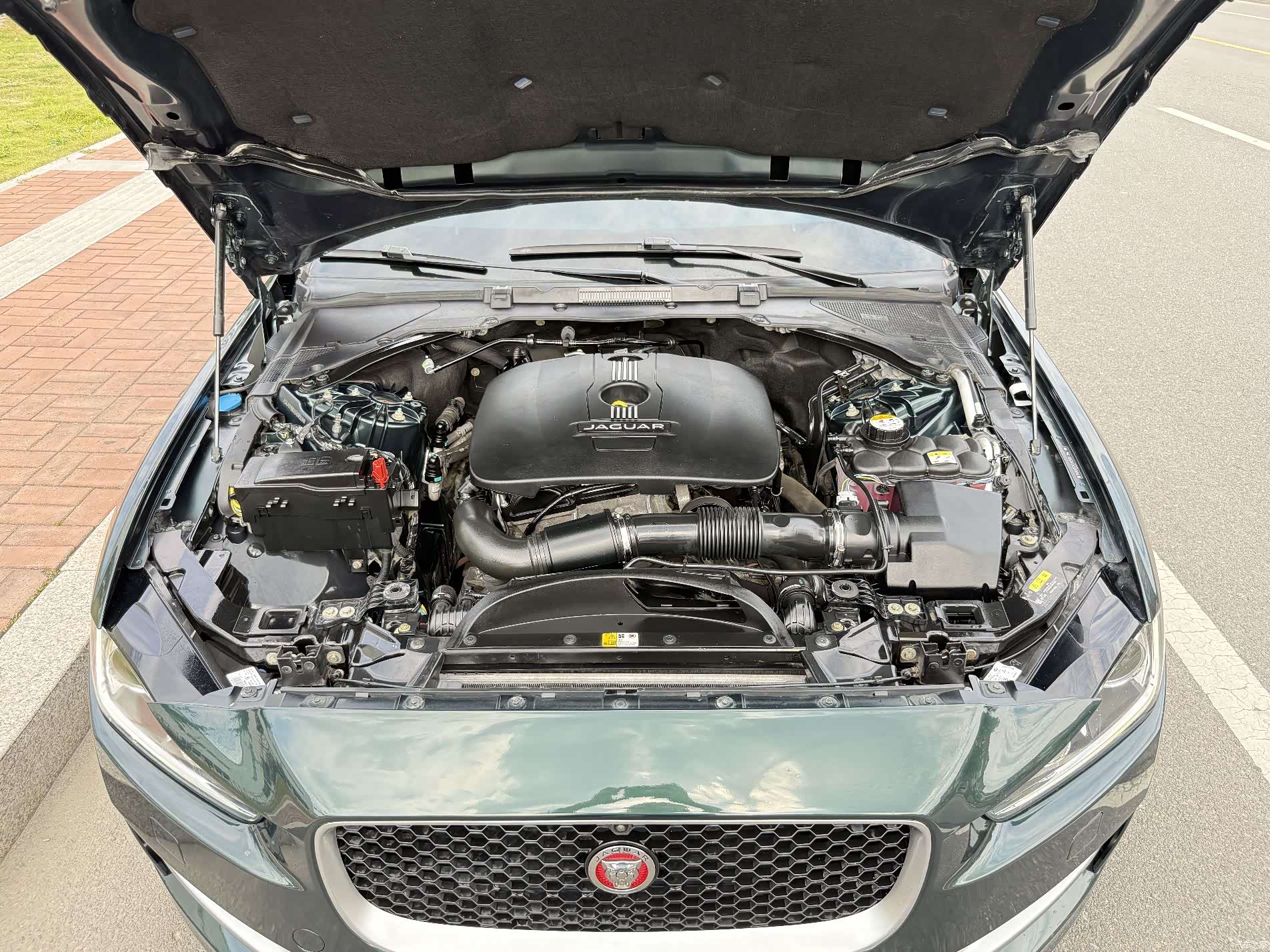 Jaguar XE, 2016 9