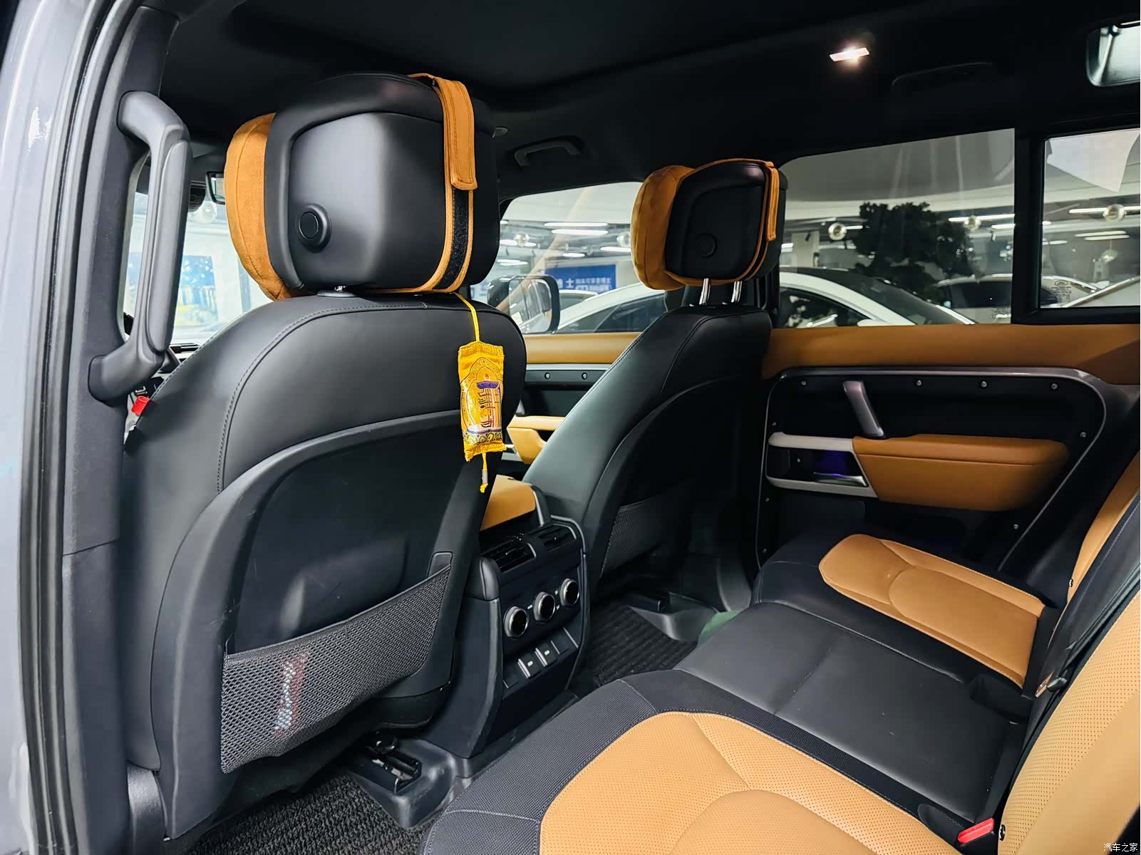 Land Rover Defender, 2023 7