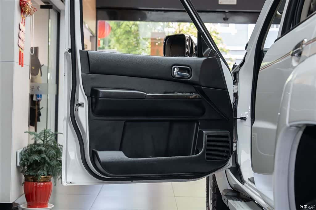 Nissan Patrol, 2019 12