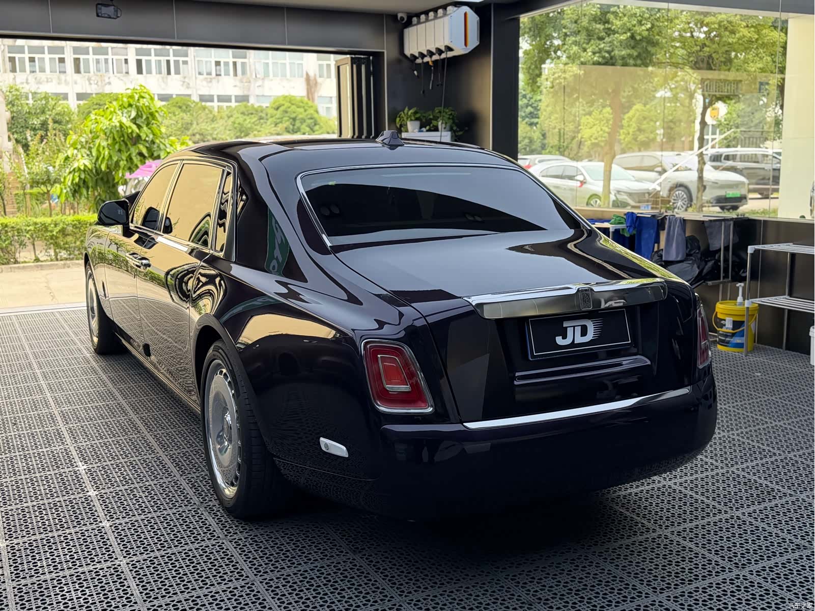 Rolls-Royce Phantom, 2019 4