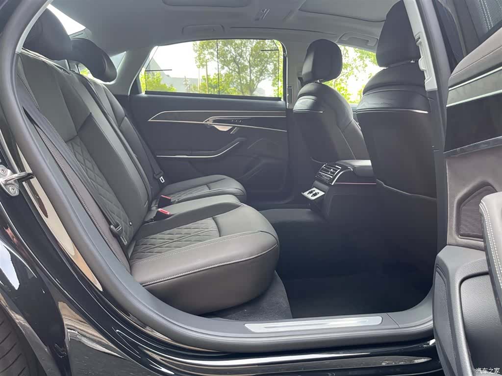 Audi A8L, 2025 10