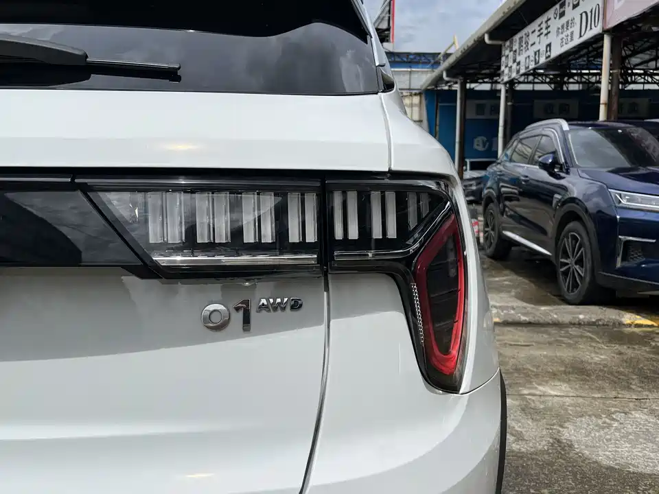 Lynk & Co 01