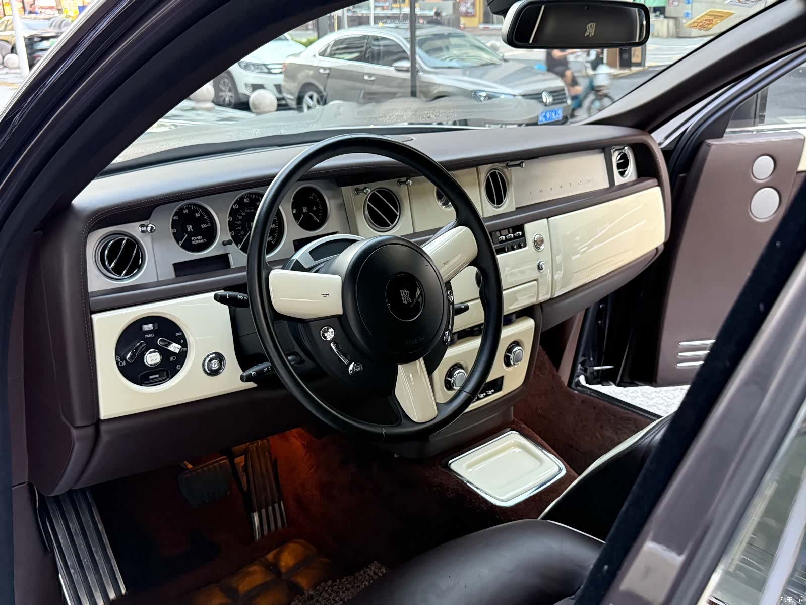 Rolls-Royce Phantom, 2012 8
