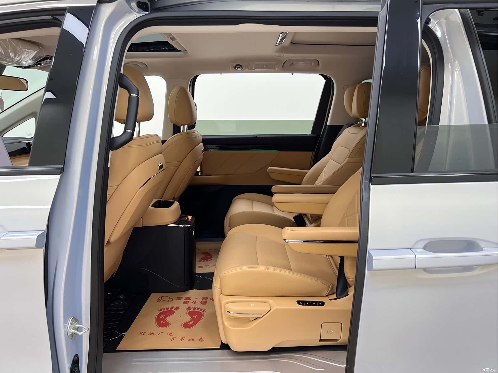 Trumpchi E8, 2024 15