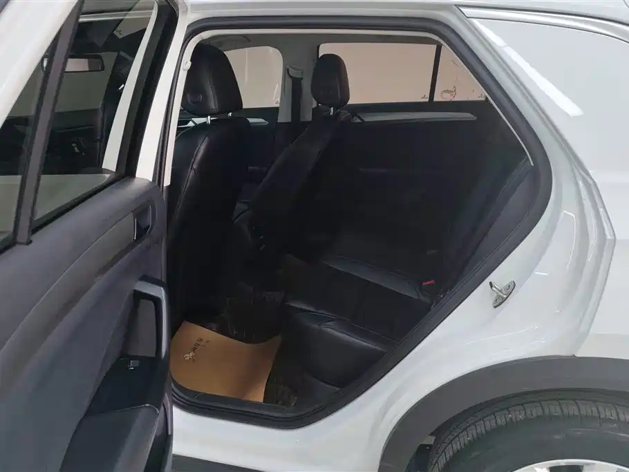 Volkswagen T-ROC exploring Songs