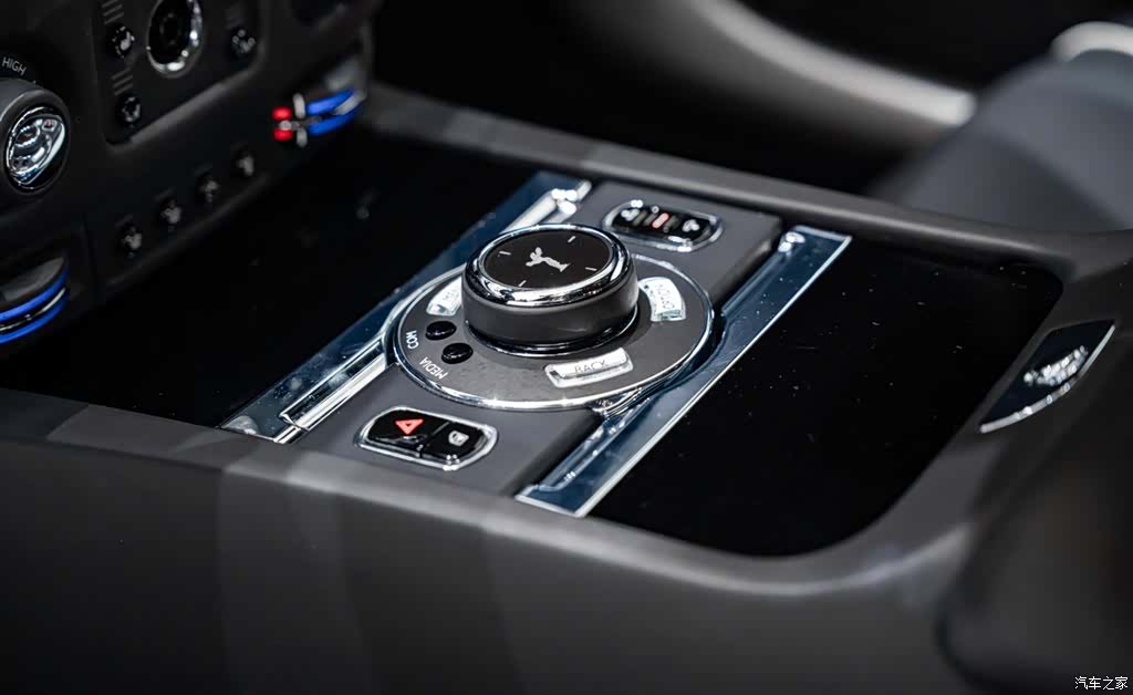 Rolls-Royce Wraith, 2018 11