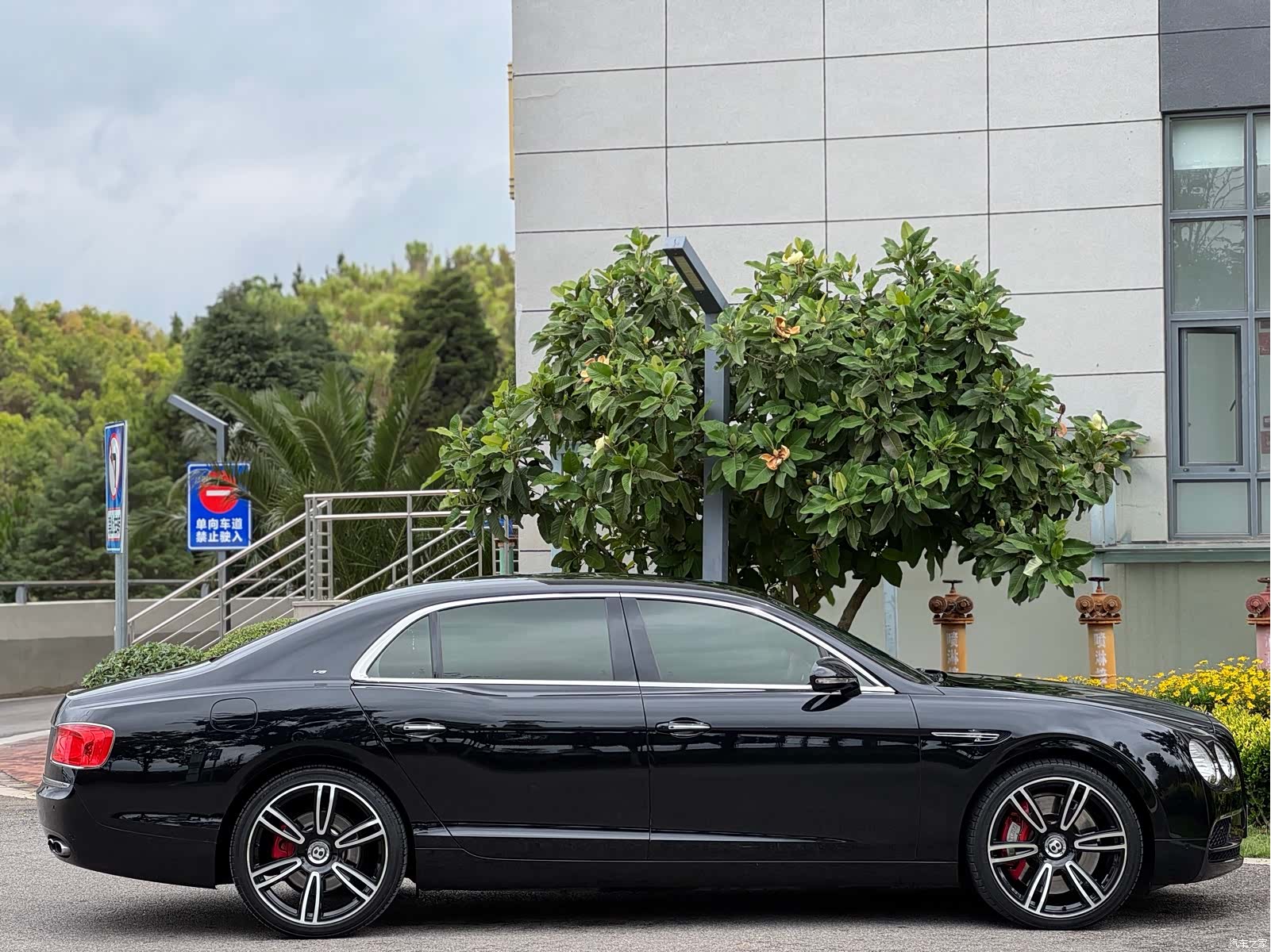 Bentley Flying Spur, 2020 4