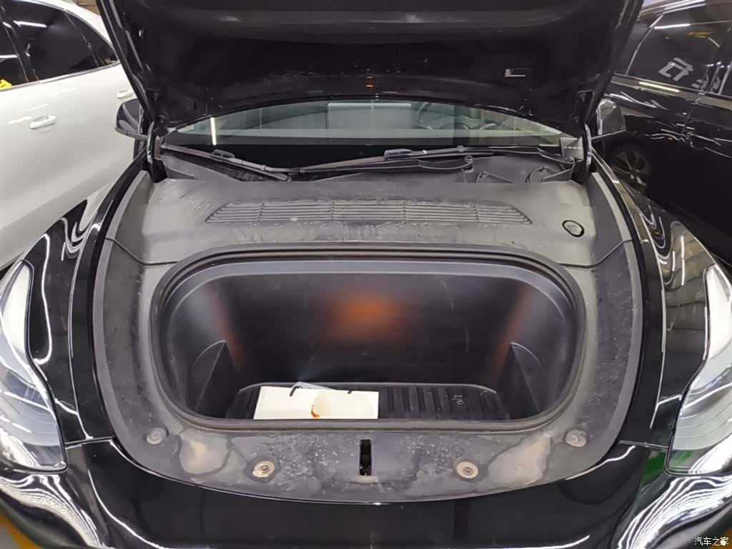 Tesla Model Y, 2023 20