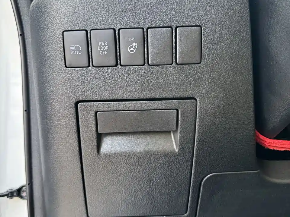 Toyota Elfa