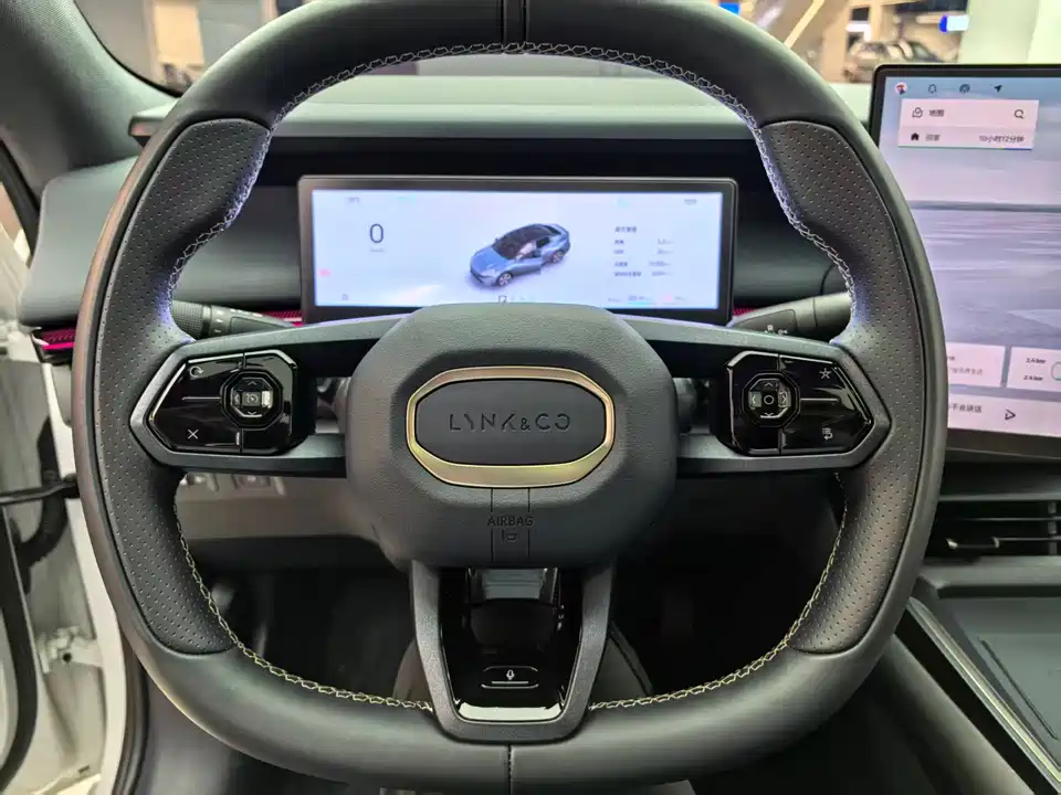 Lynk & Co 07 EM-P