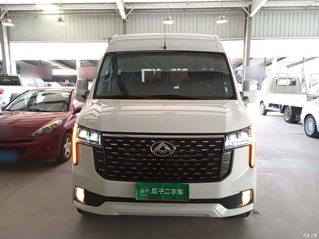 Maxus V80, 2025 3