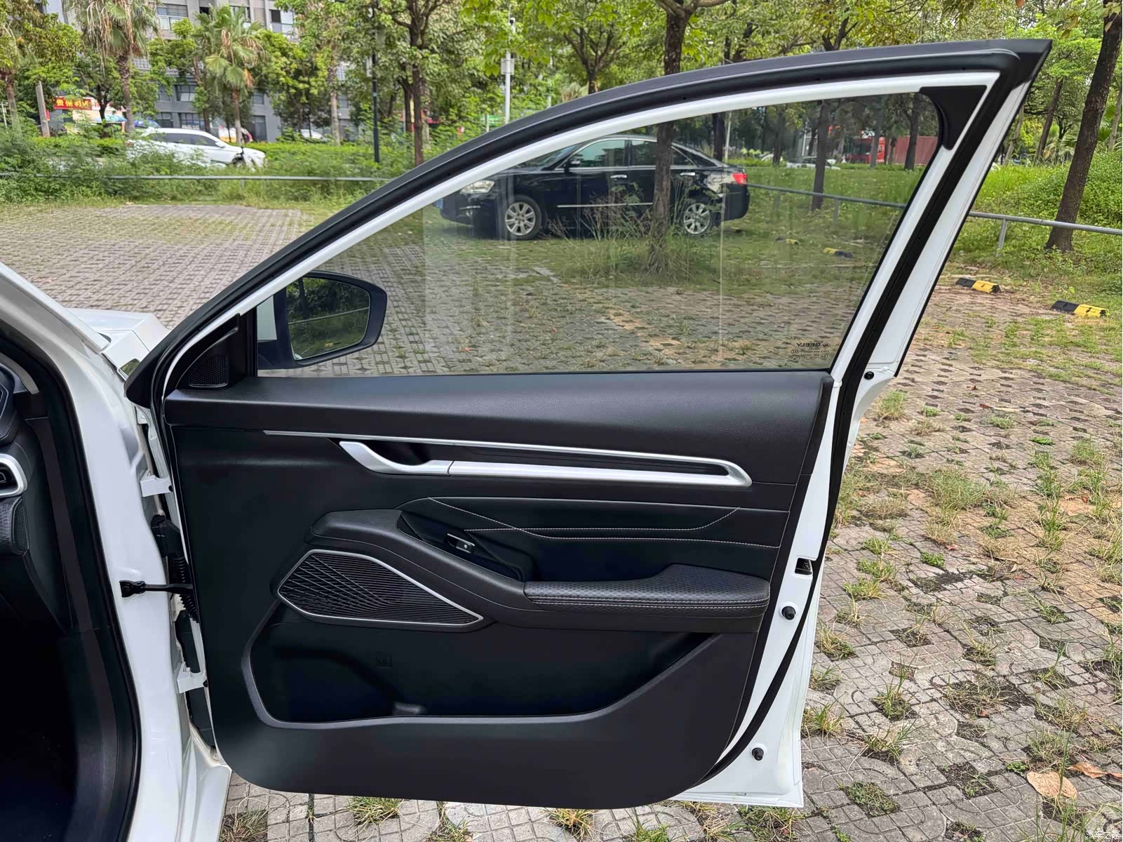 Geely Emgrand, 2022 38