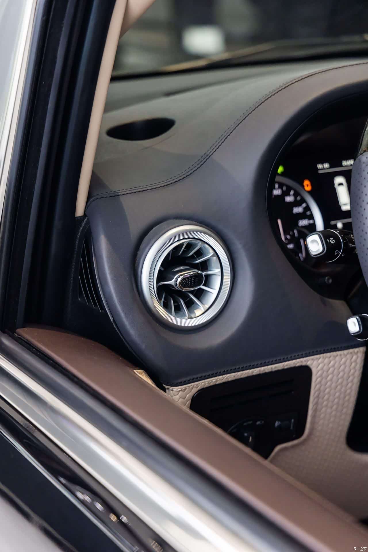 Mercedes-Benz 7, 2023 все фото