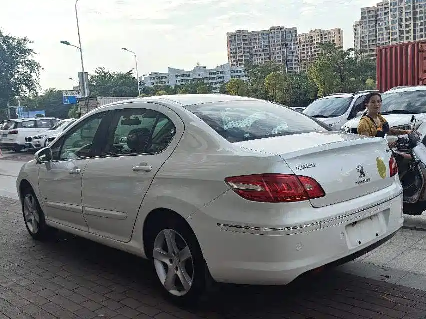 Peugeot 408